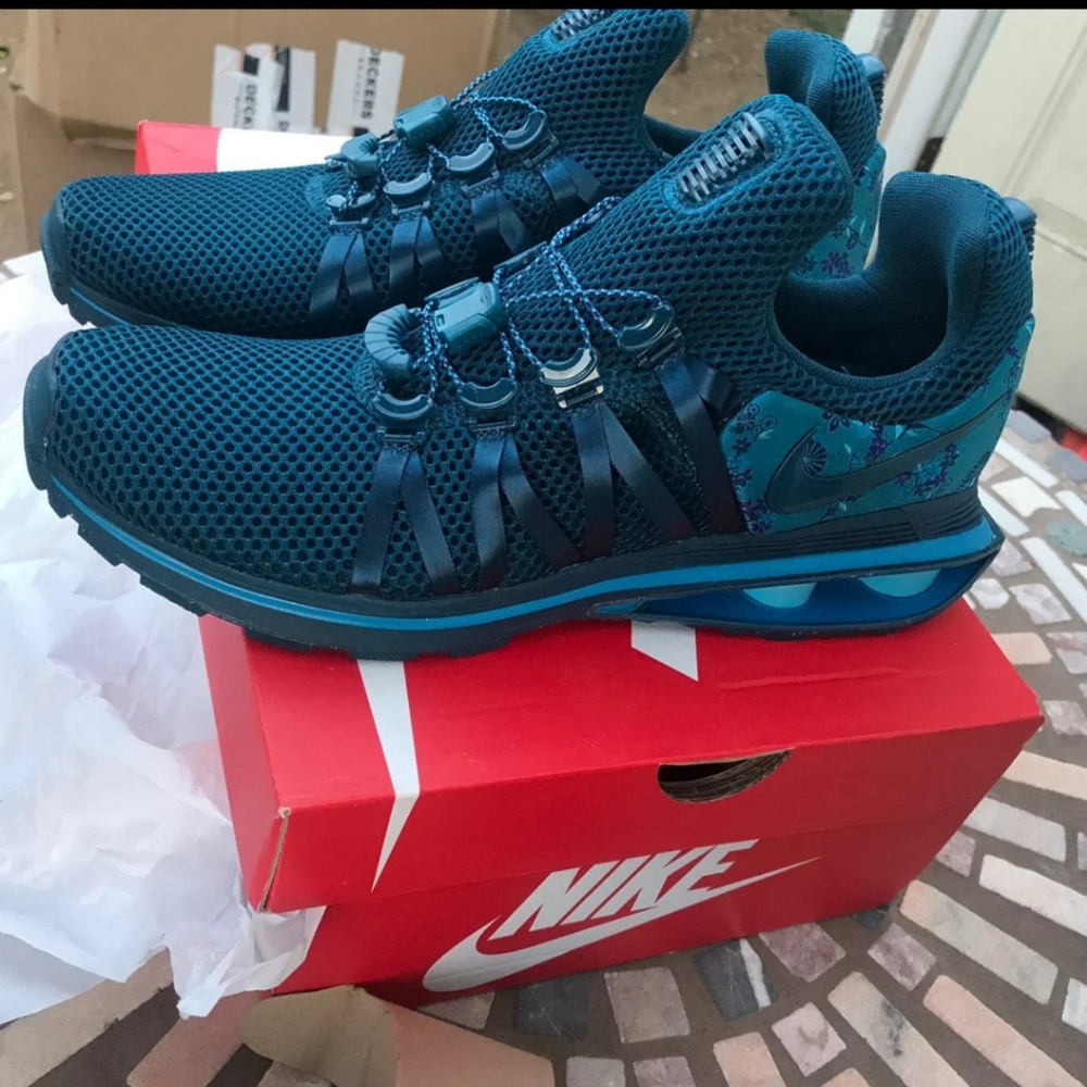 Nike women Authentic ShoX size 8 or 8.5 - Picture 2 of 4